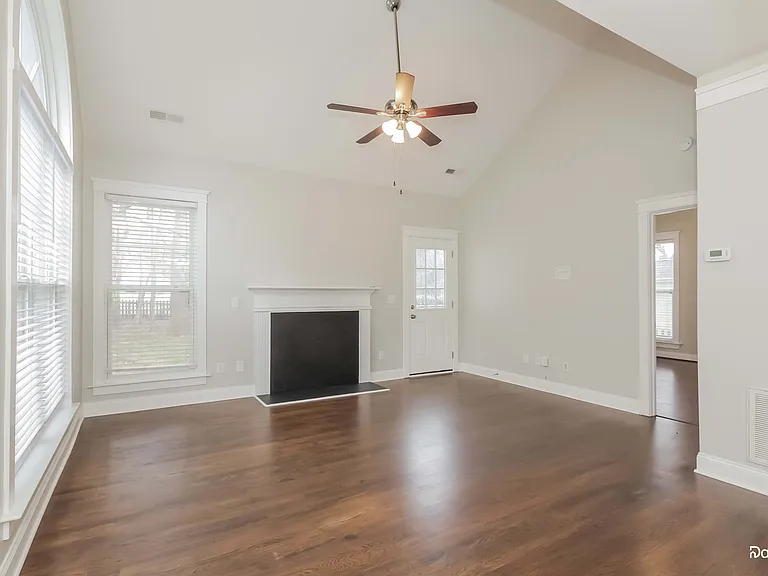 16125 Kelly Park Cir — Photo 6