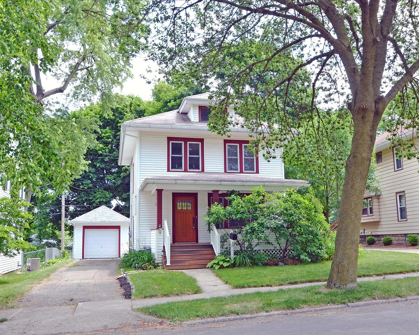 2319 Strathmore Rd photo 1