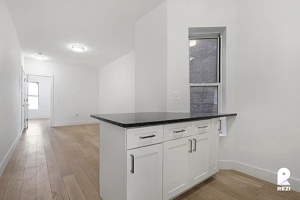 Rented by REZI | media 2