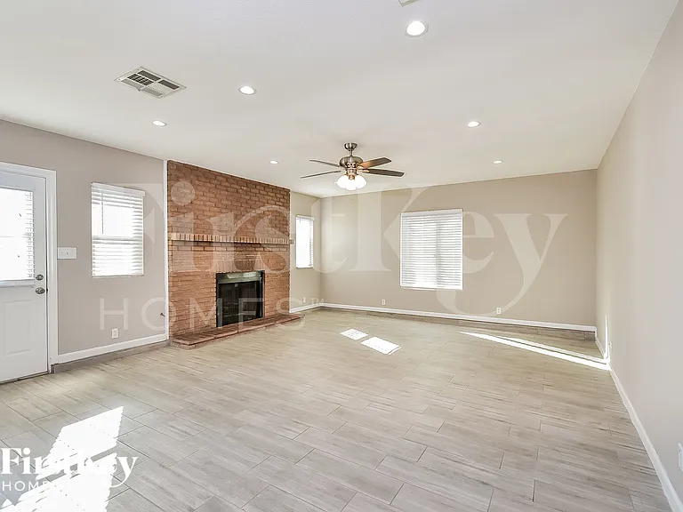 6381 Newville Ave — Photo 3