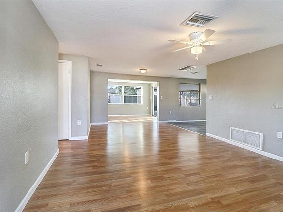 4th image of 3308 Holiday Lake Dr