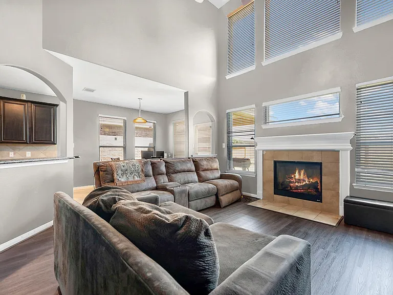 1302 S Maple Dr — Photo 8