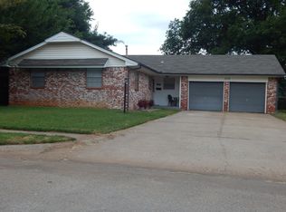 300 Tanglewood Dr, Yukon, OK 73099
