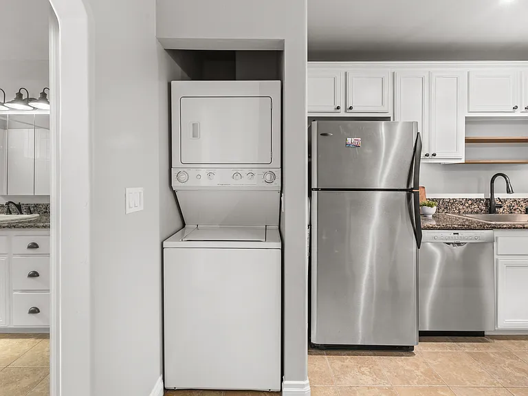 800 N Mollison Ave N #21 — Photo 9