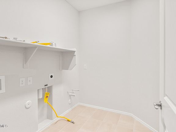 4th image of 26995 W ADAM Avenue
