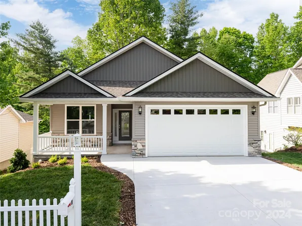 31 Ashefield Ct, Hendersonville, NC 28791