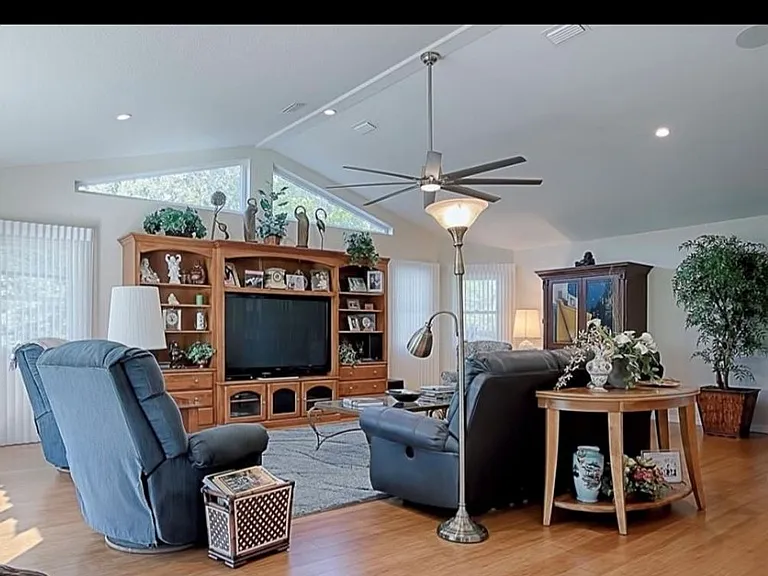 923 Oleander St — Photo 4