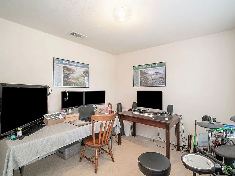 1327 Primrose Dr — Photo 2