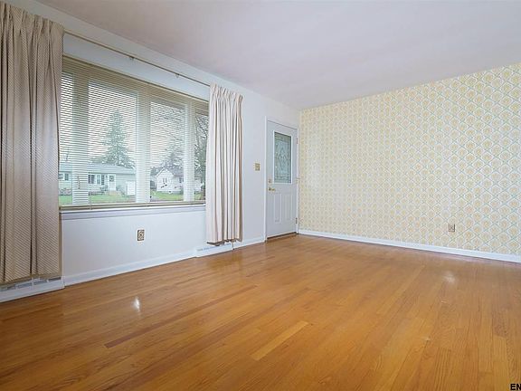 5th image of 6 Pettibone Dr