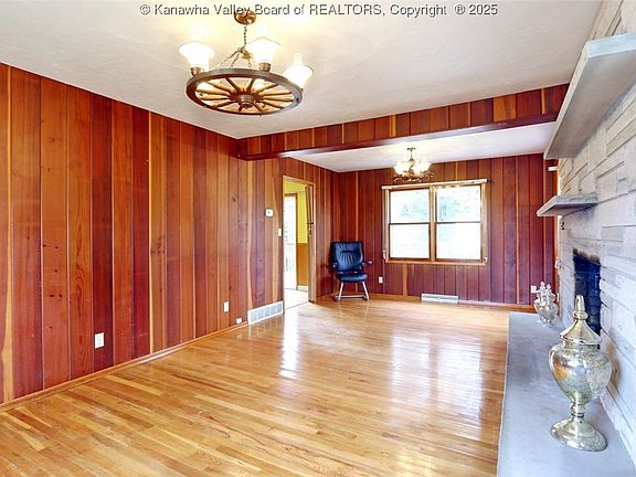 3rd image of 1061 Garden Heights Dr