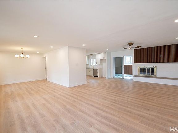 5th image of 156 Forest Brook Ln