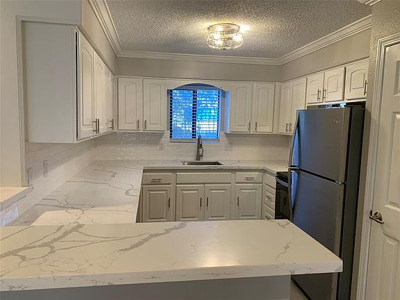 The kitchen is gorgeous!