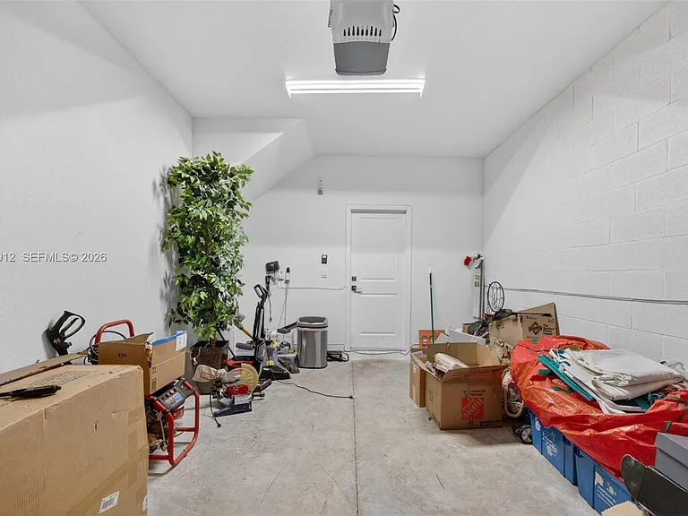826 SE 17th St — Photo 39