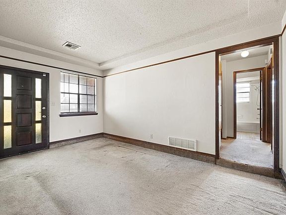 5th image of 921 Newport Ave