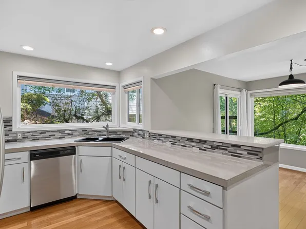48 Eagle Crest Dr APT 5E, Lake Oswego, OR 97035