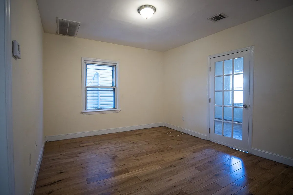 Building Photo - 102 Webster Ave #2