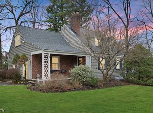 6 Tanglewood Ln, Mountainside, NJ 07092