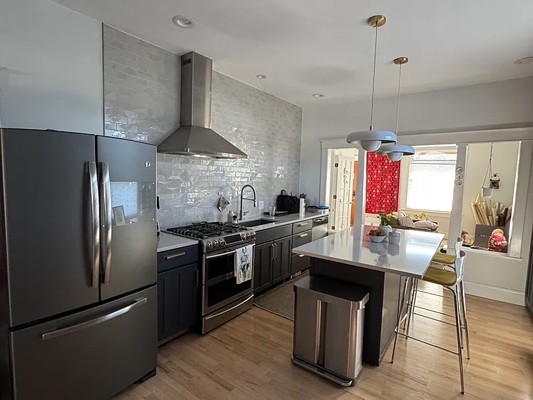923 Galapago St — Photo 4