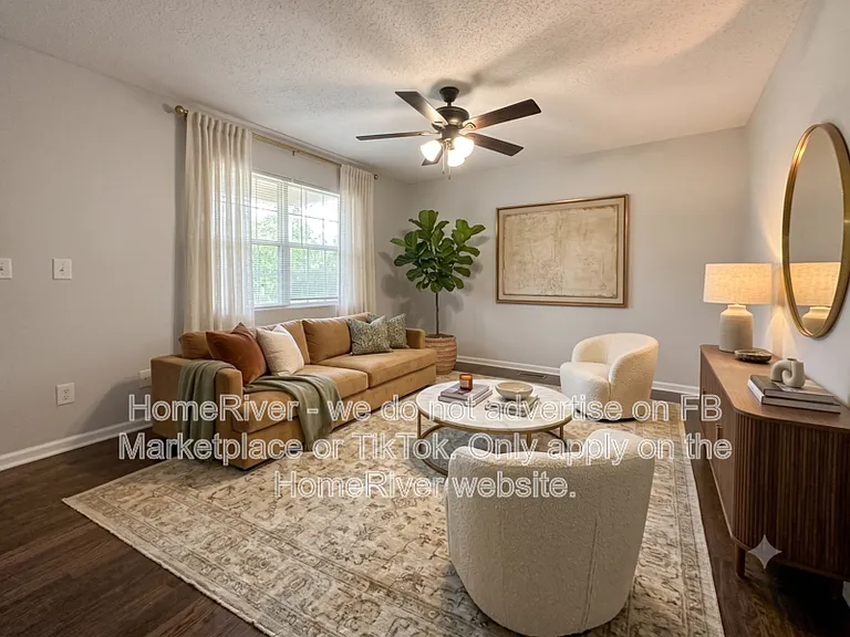 555 Browning Cir — Photo 2