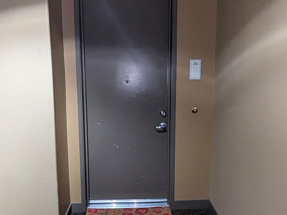 Entry of Apt 246