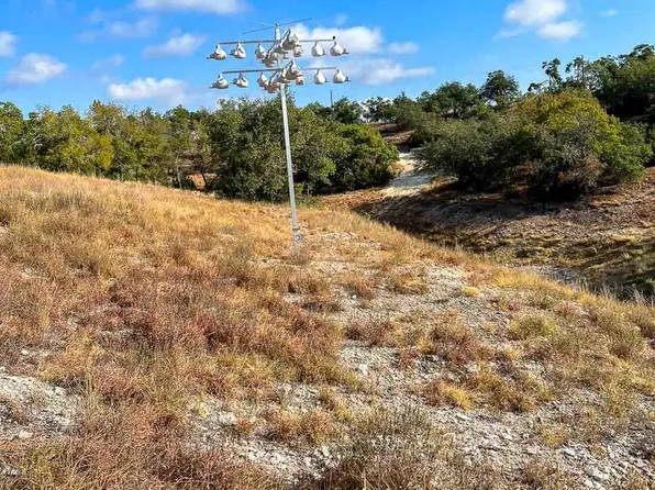 36 E Twisted Oak Trl, Blanco, TX 78606