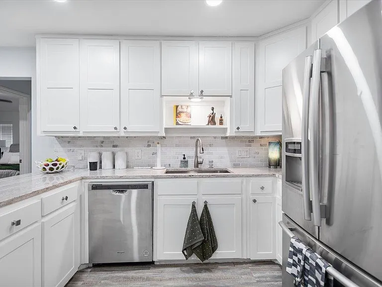 291 N Bay Dr — Photo 16