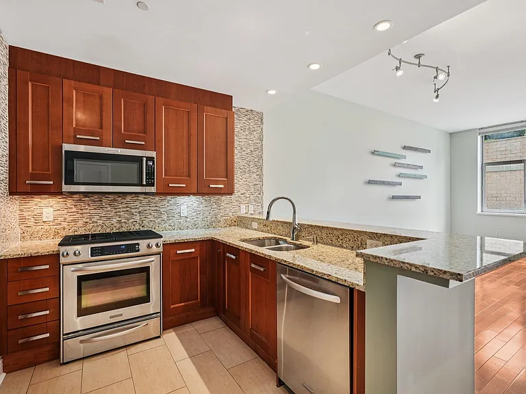 8100 River Rd #210A — Photo 5
