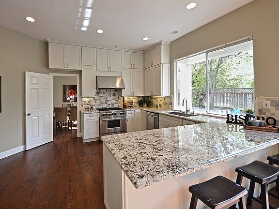 2nd image of 6042 La Spezia Pl