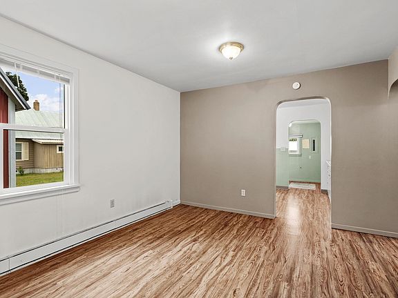 3rd image of 218 N Spokane Ave