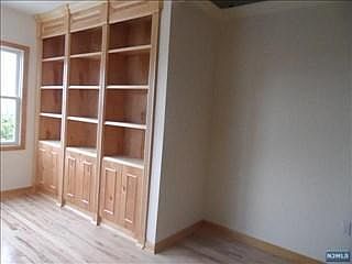 Building Photo 3