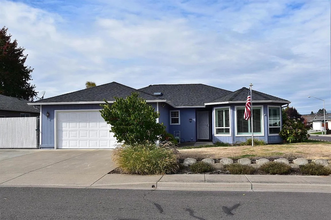 1141 Lathrop Dr photo 1