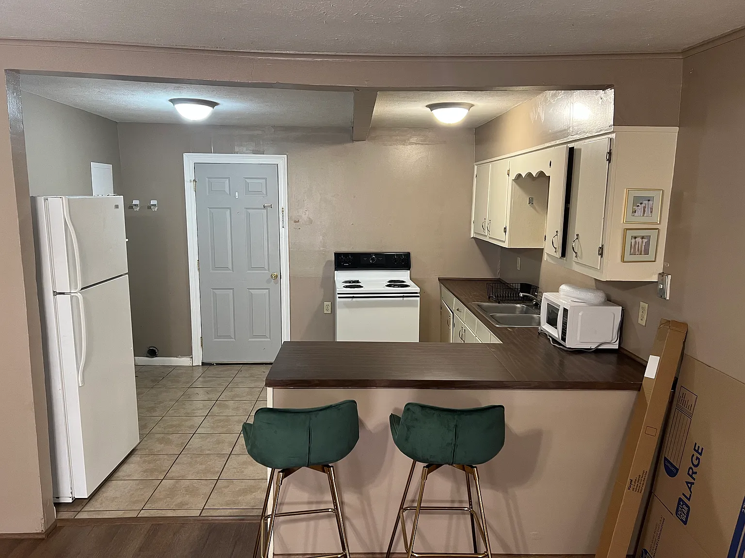 2 bed, $850 — Photo 1