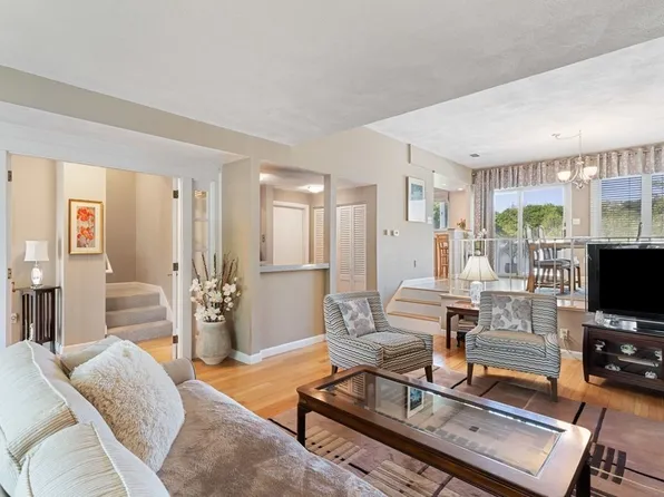 10 Sutton Pl, Swampscott, MA 01907