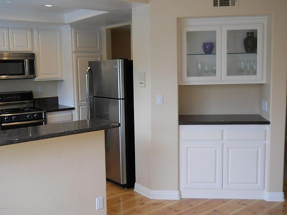 4th image of 640 Warwick Ave