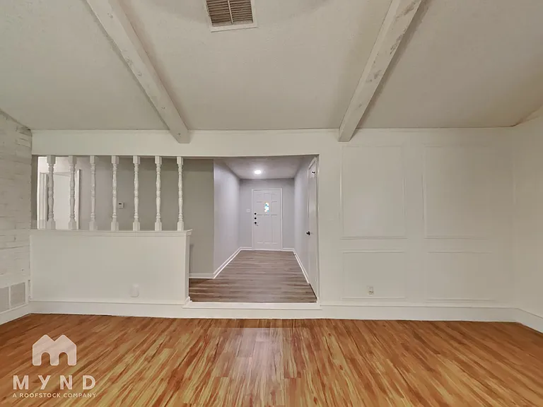 3305 Heritage Ln — Photo 8