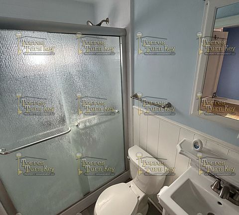 4th image of 455 Peart Ave