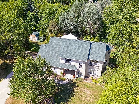 3rd image of 44 Buckeye Dr