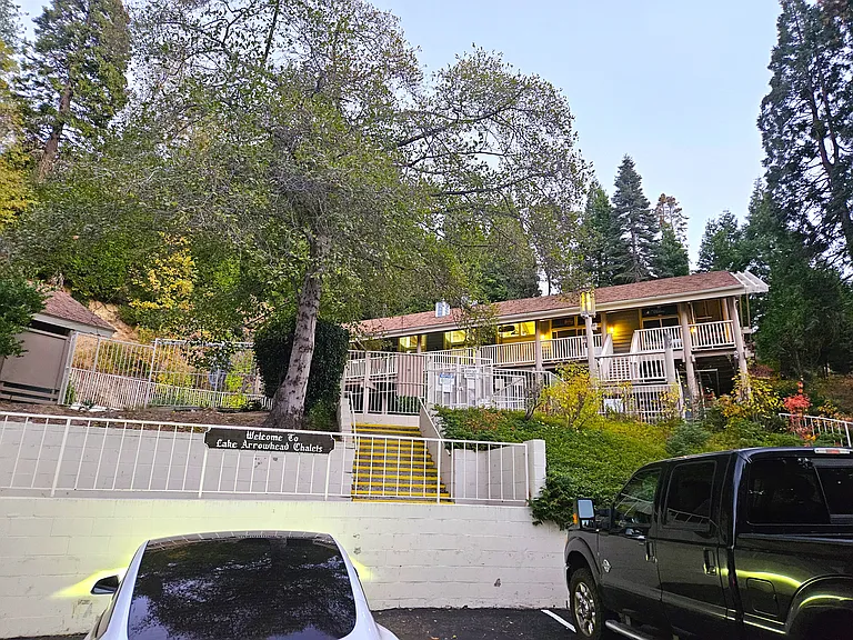 303 Canyon Crest Ln — Photo 16