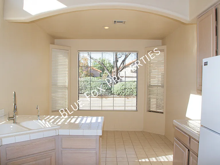 4131 E Hawks Wing Dr — Photo 14