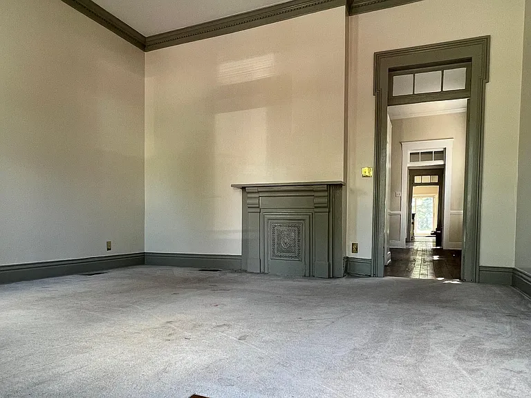 1118 Rogers St — Photo 2