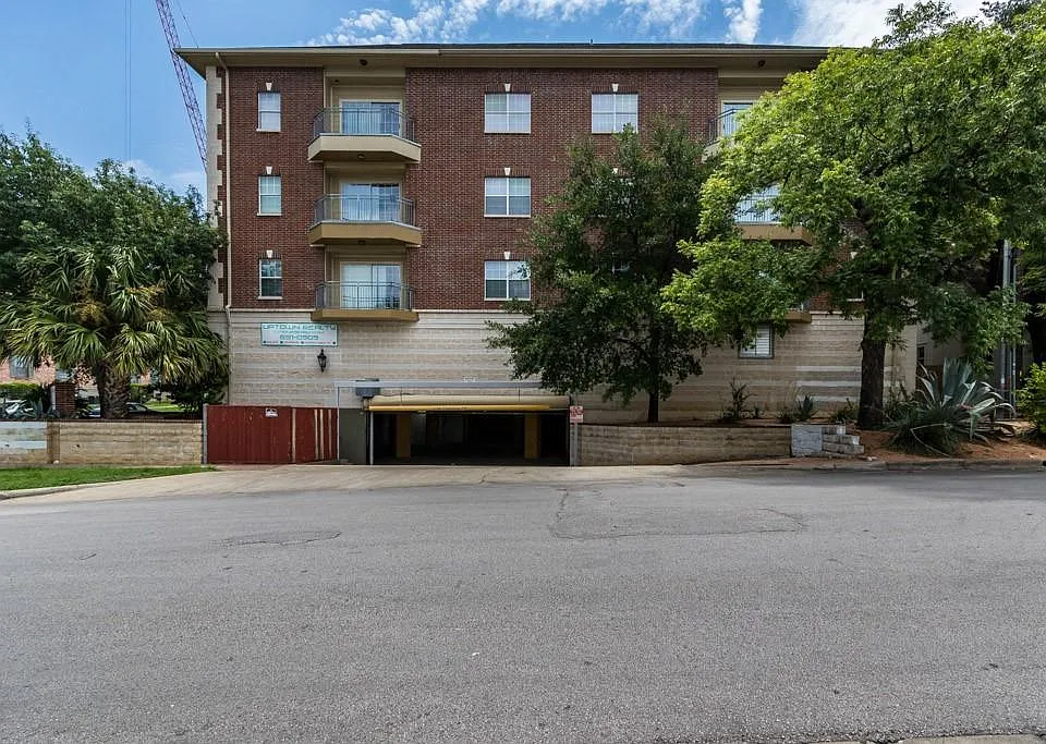 1023 W 24th St #903