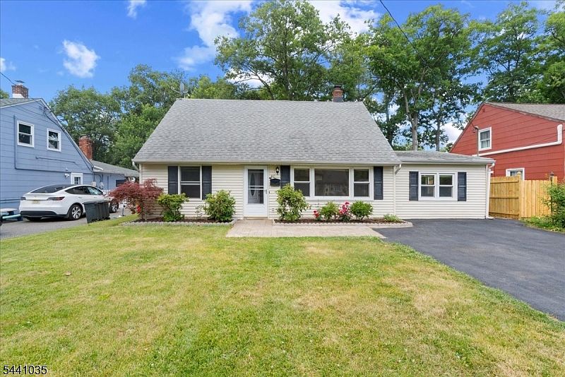 1st image of 40 Hunterdon Rd