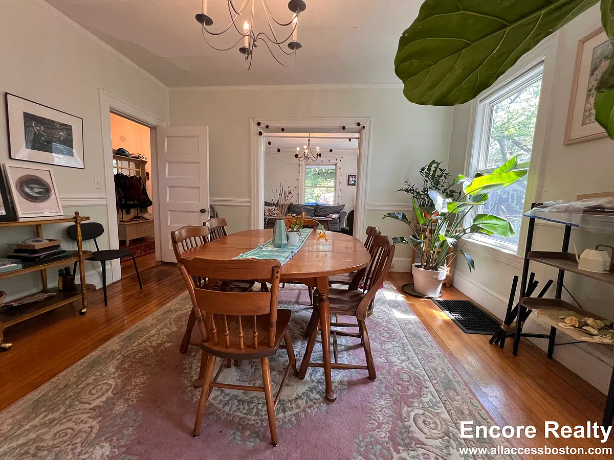 Building Photo - 9 Kenwood St #1