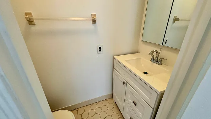 Rented by HOLTON REAL ESTATE INC. | media 23