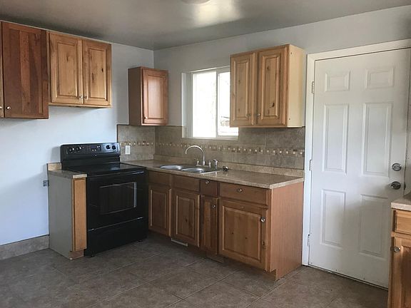 4th image of 425 E Welby Ave