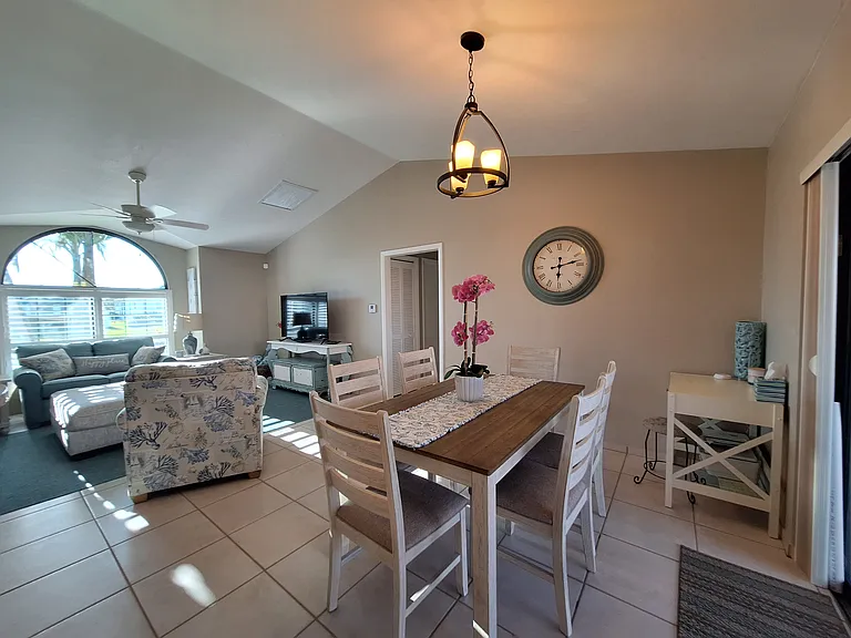 2137 SE 18th Ave — Photo 8