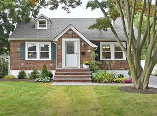 20 Circle Dr, North Bellmore, NY 11710