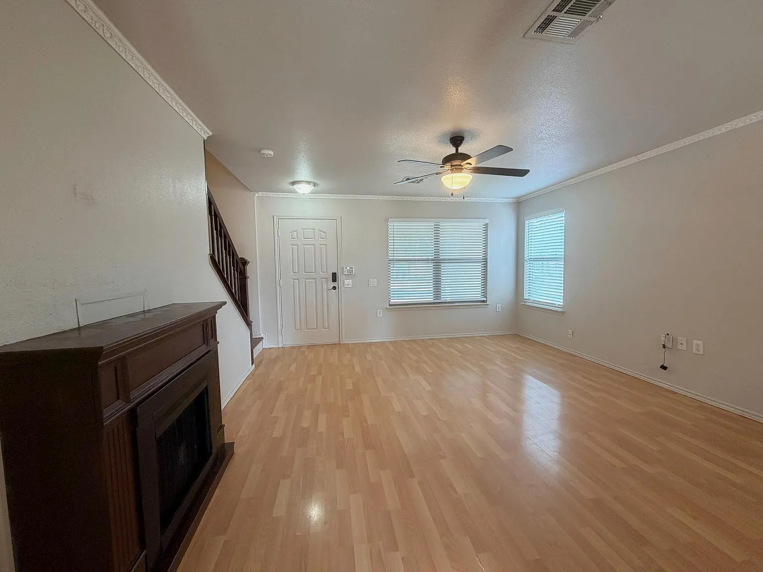 3 bed, 2.5 bath, 1491 sqft, $2,000 — Photo 3