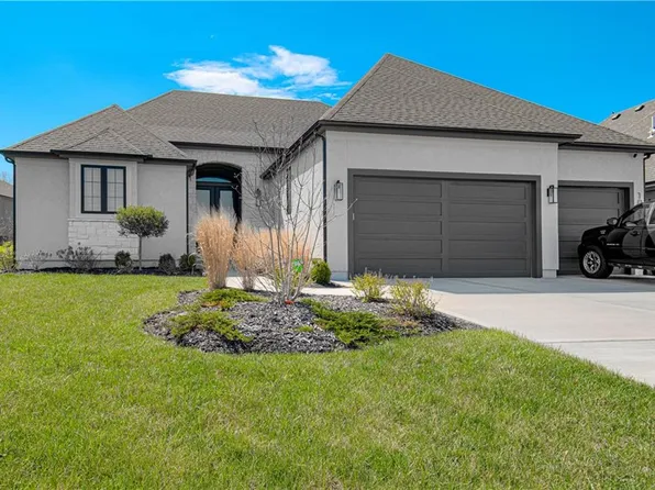 10313 W 151st Pl, Overland Park, KS 66221