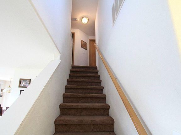 Stairs to bedrooms, getting new carpet